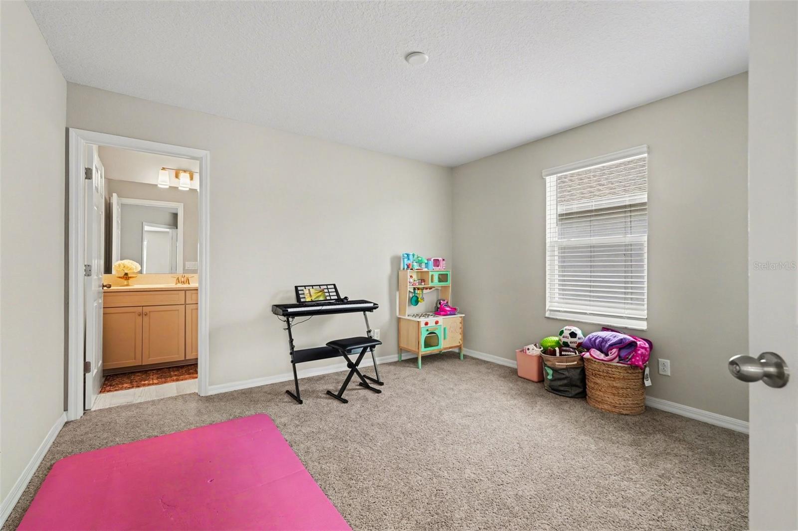 Image 16 of 35 For 38152 Cobble Creek Boulevard
