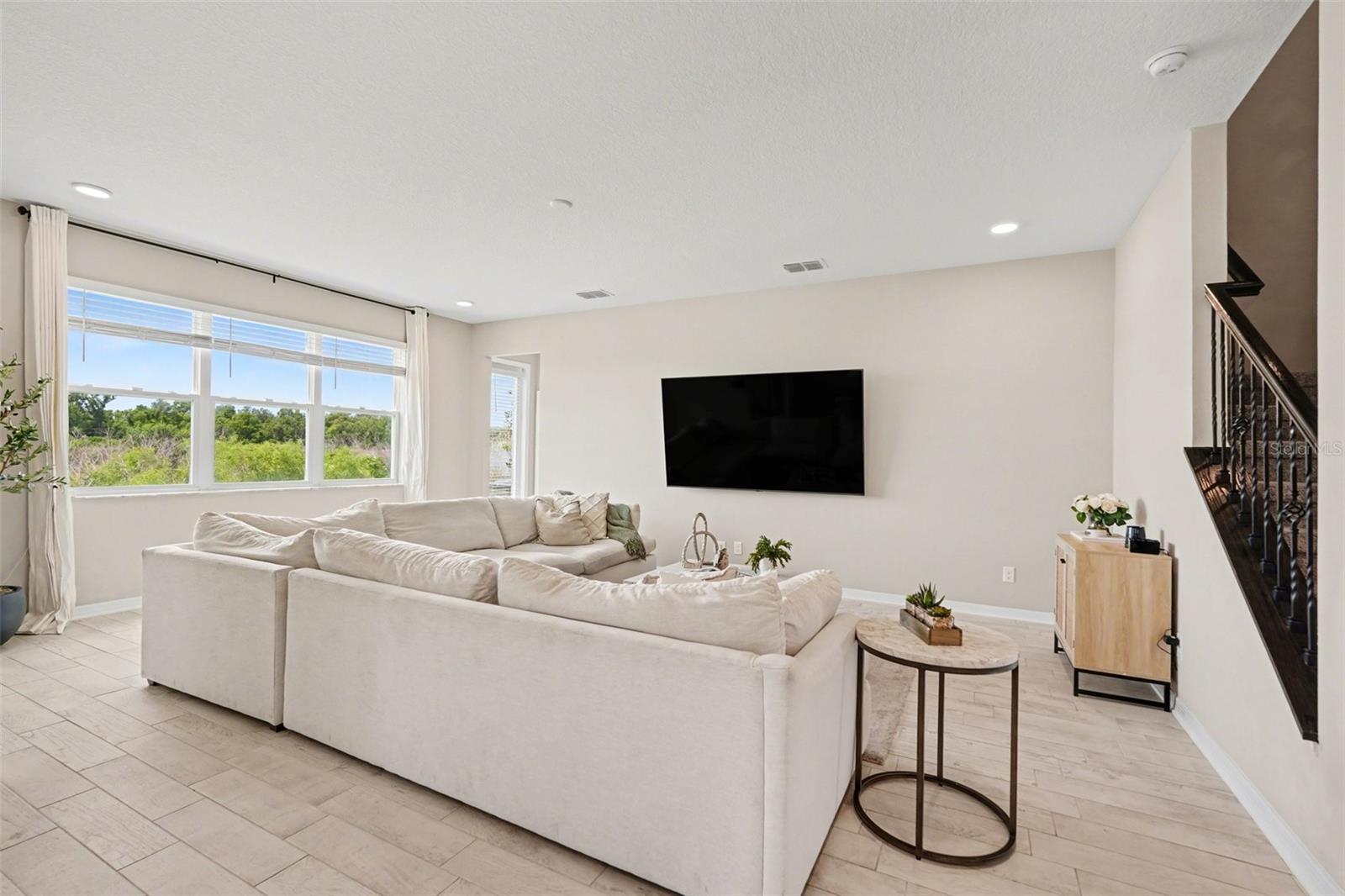 Image 6 of 35 For 38152 Cobble Creek Boulevard