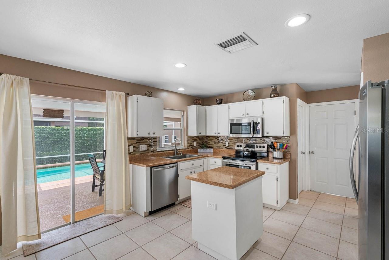 Image 30 of 66 For 2301 Millcreek Court
