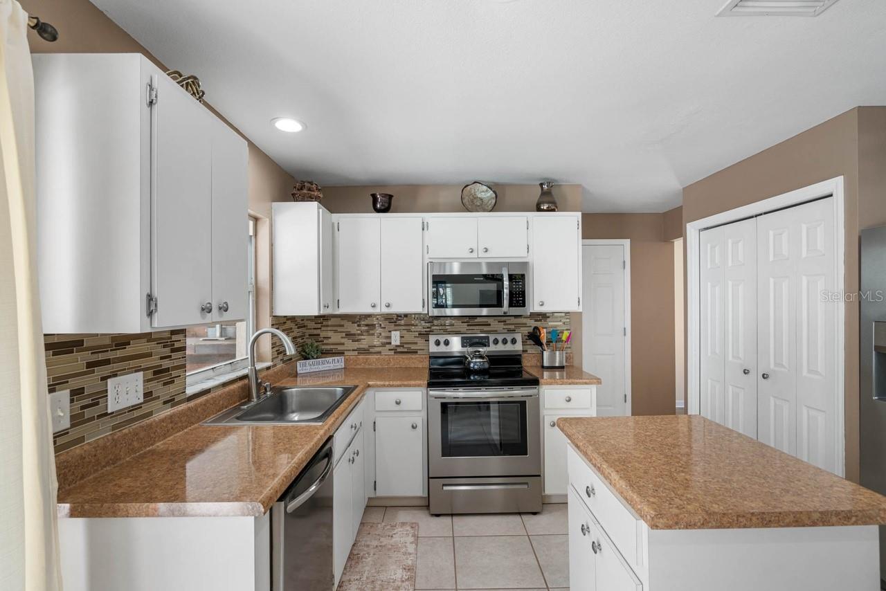 Image 33 of 66 For 2301 Millcreek Court