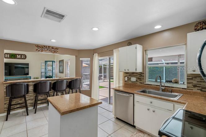 Image 37 of 66 For 2301 Millcreek Court
