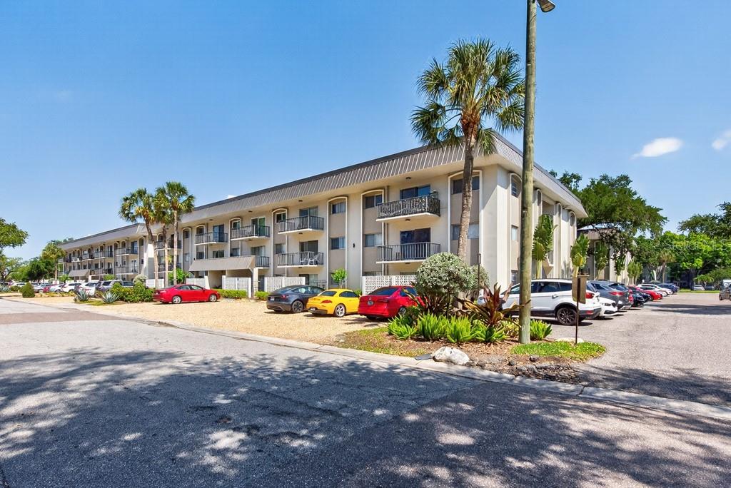 Image 31 of 43 For 4607 Fig Street 308