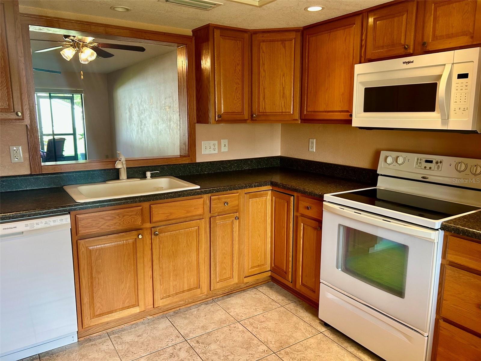 Image 4 of 26 For 2514 Royal Pines Circle 25d