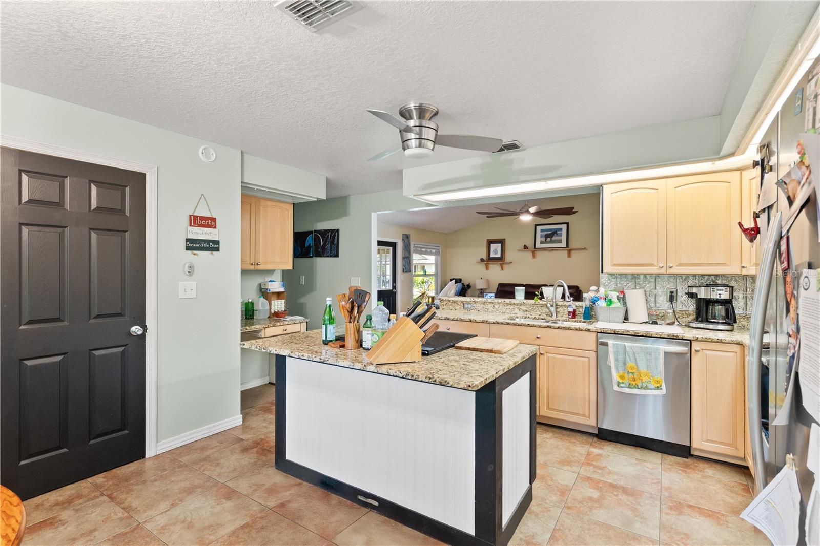 Listing photo id 9 for 2121 Wildwood Ln