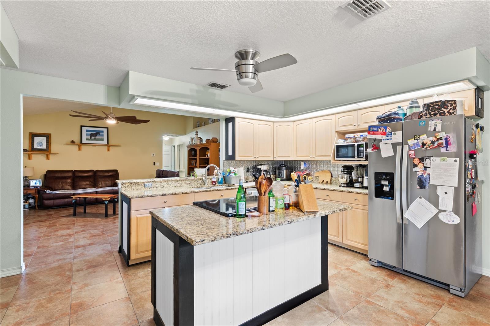 Listing photo id 10 for 2121 Wildwood Ln