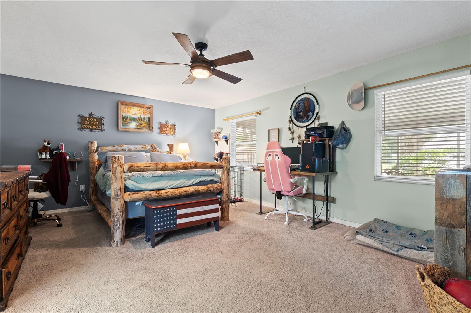 Listing photo id 11 for 2121 Wildwood Ln