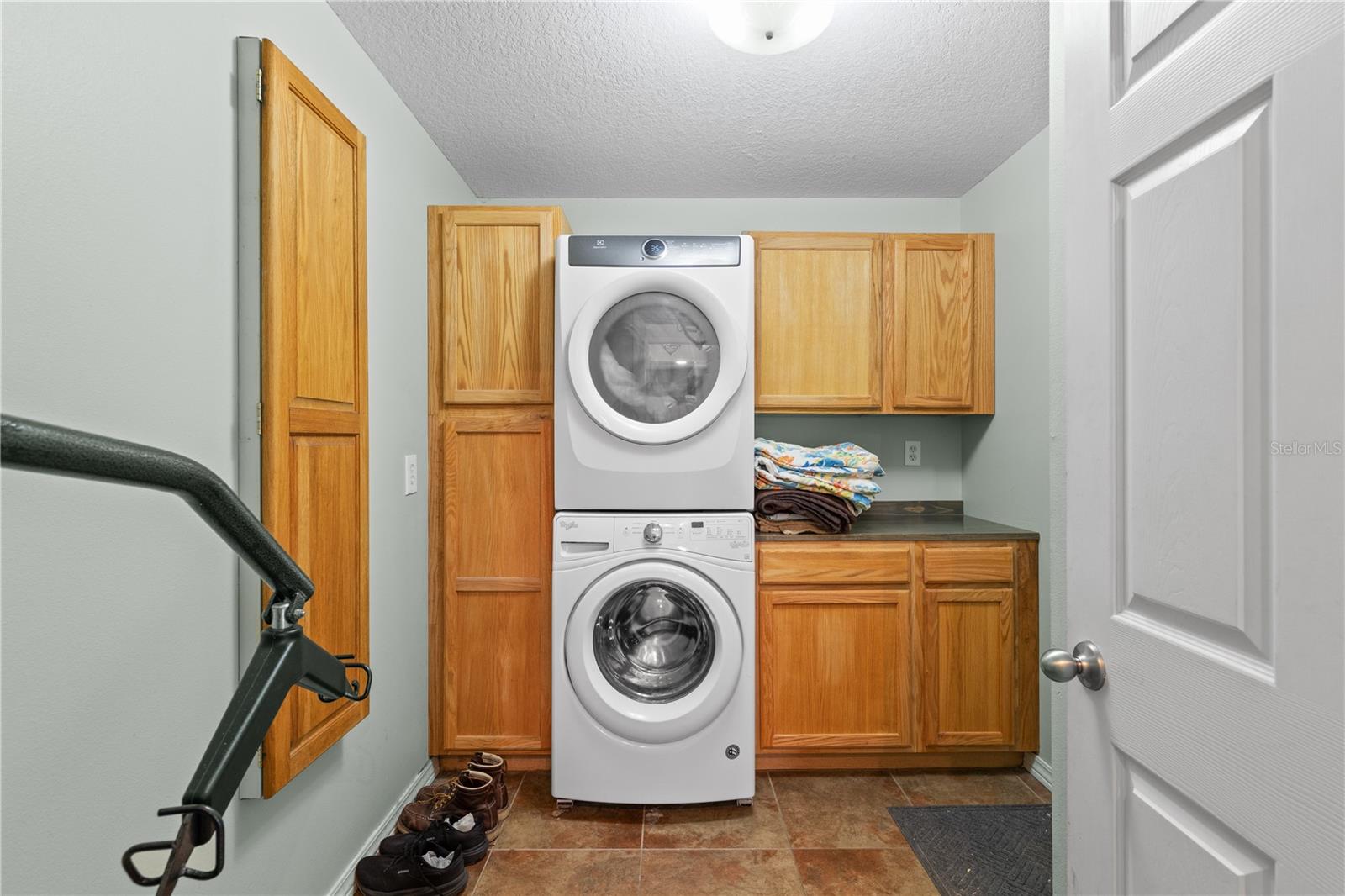 Listing photo id 17 for 2121 Wildwood Ln