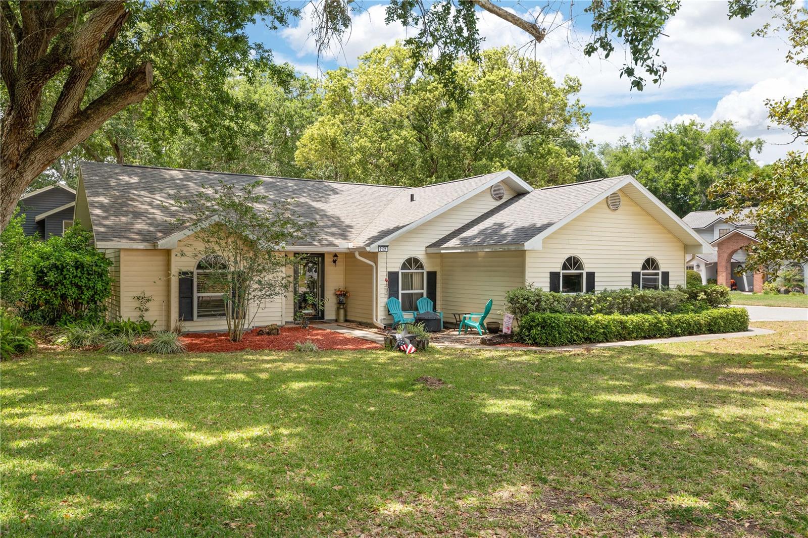 Listing photo id 0 for 2121 Wildwood Ln