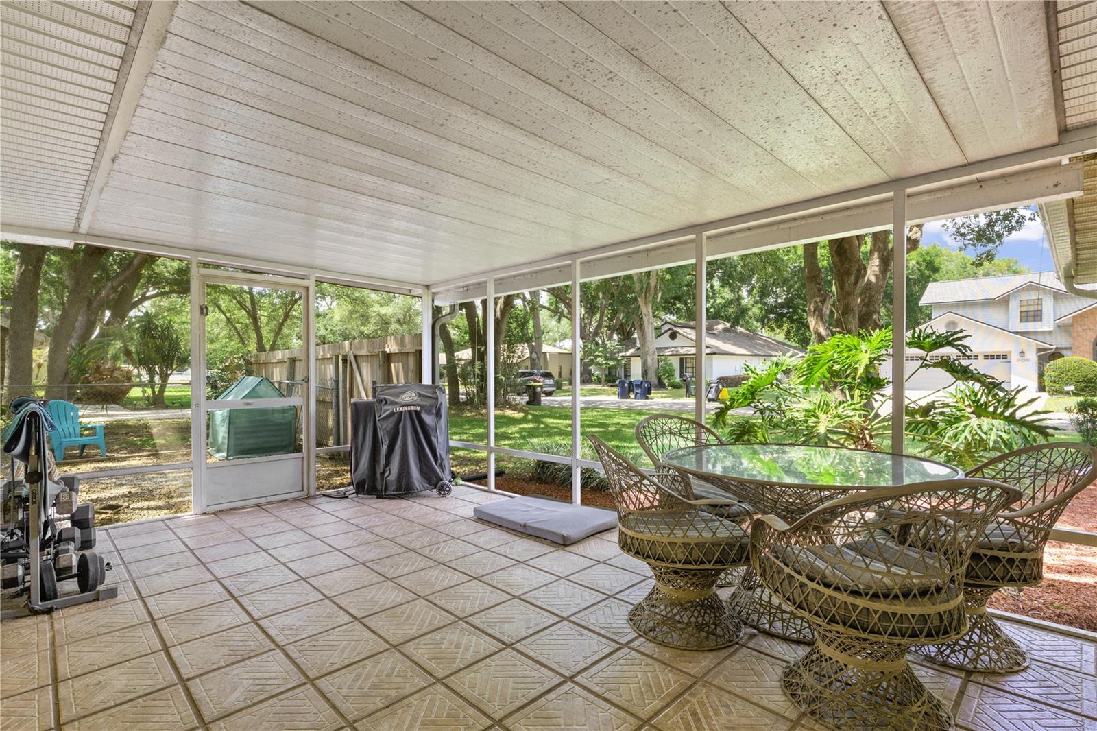 Listing photo id 18 for 2121 Wildwood Ln