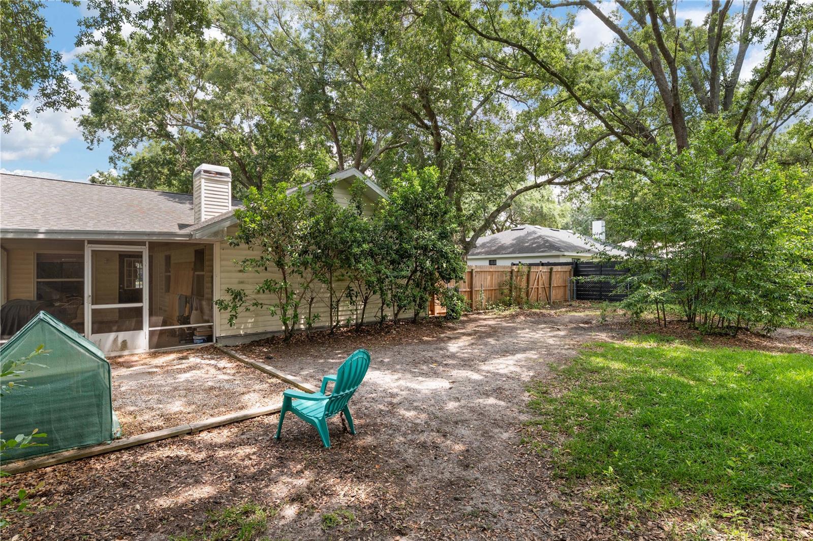 Listing photo id 19 for 2121 Wildwood Ln