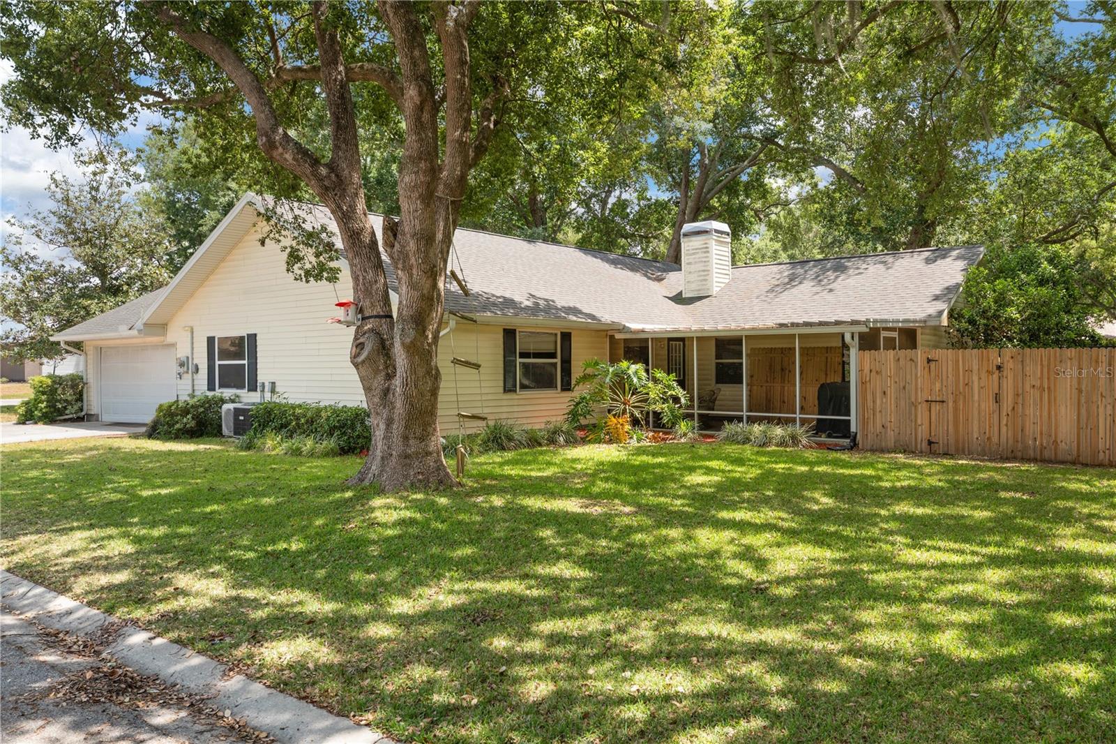 Listing photo id 1 for 2121 Wildwood Ln