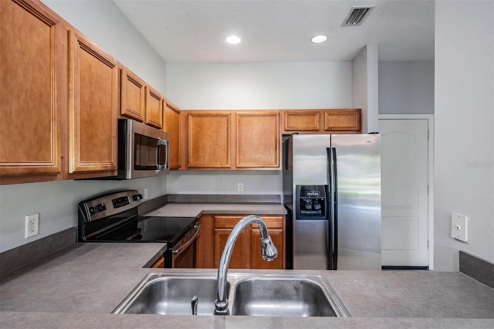 Image 11 of 53 For 9084 Iron Oak Avenue
