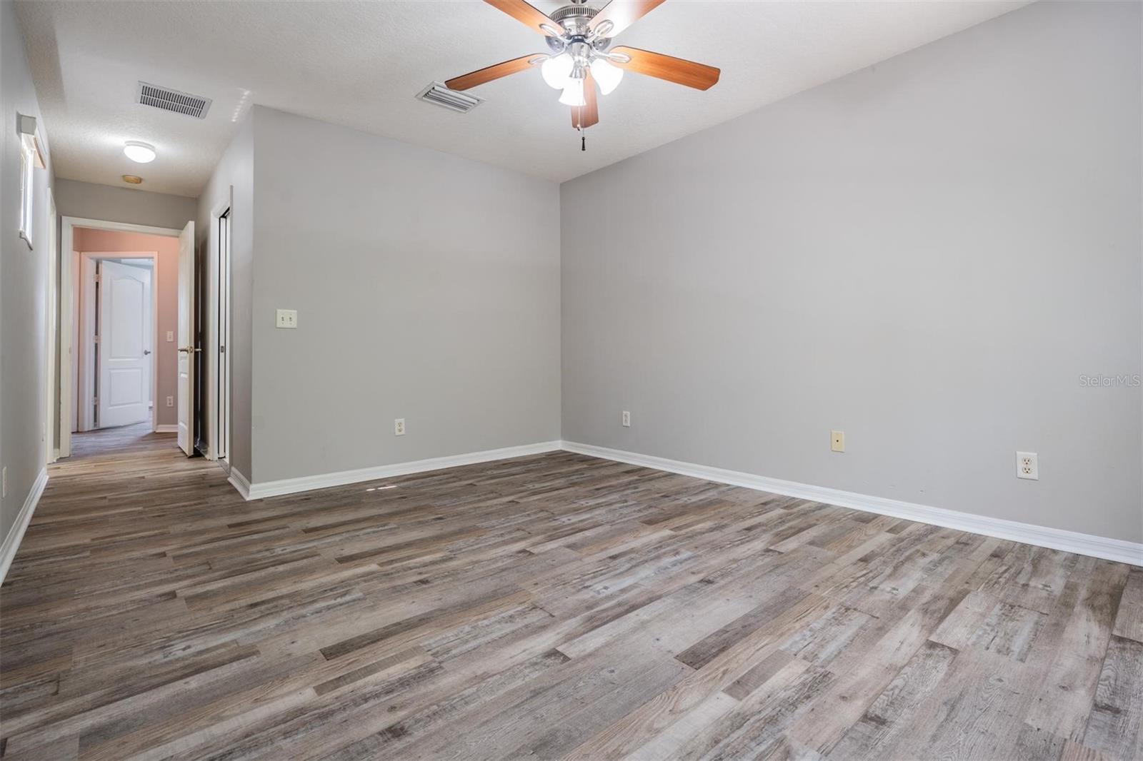 Image 15 of 53 For 9084 Iron Oak Avenue