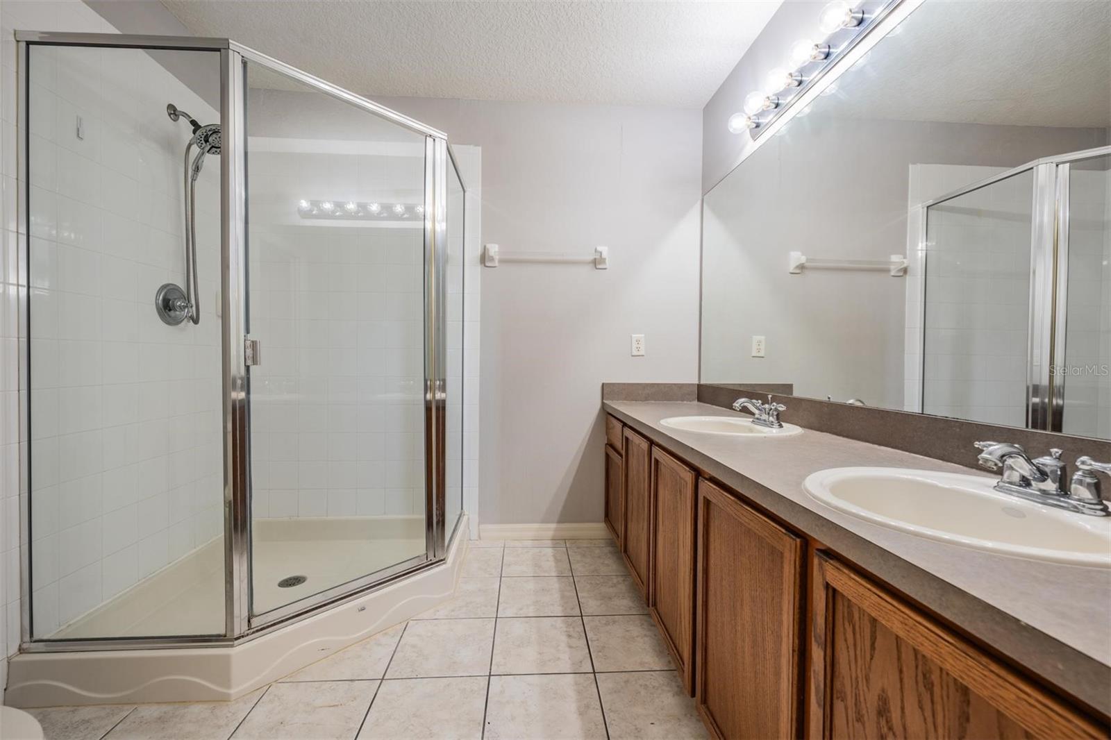 Image 17 of 53 For 9084 Iron Oak Avenue