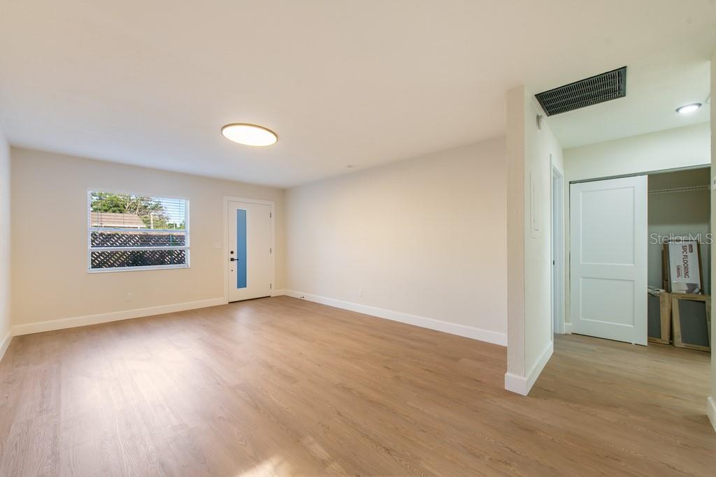 Image 4 of 26 For 3821 Everett Street