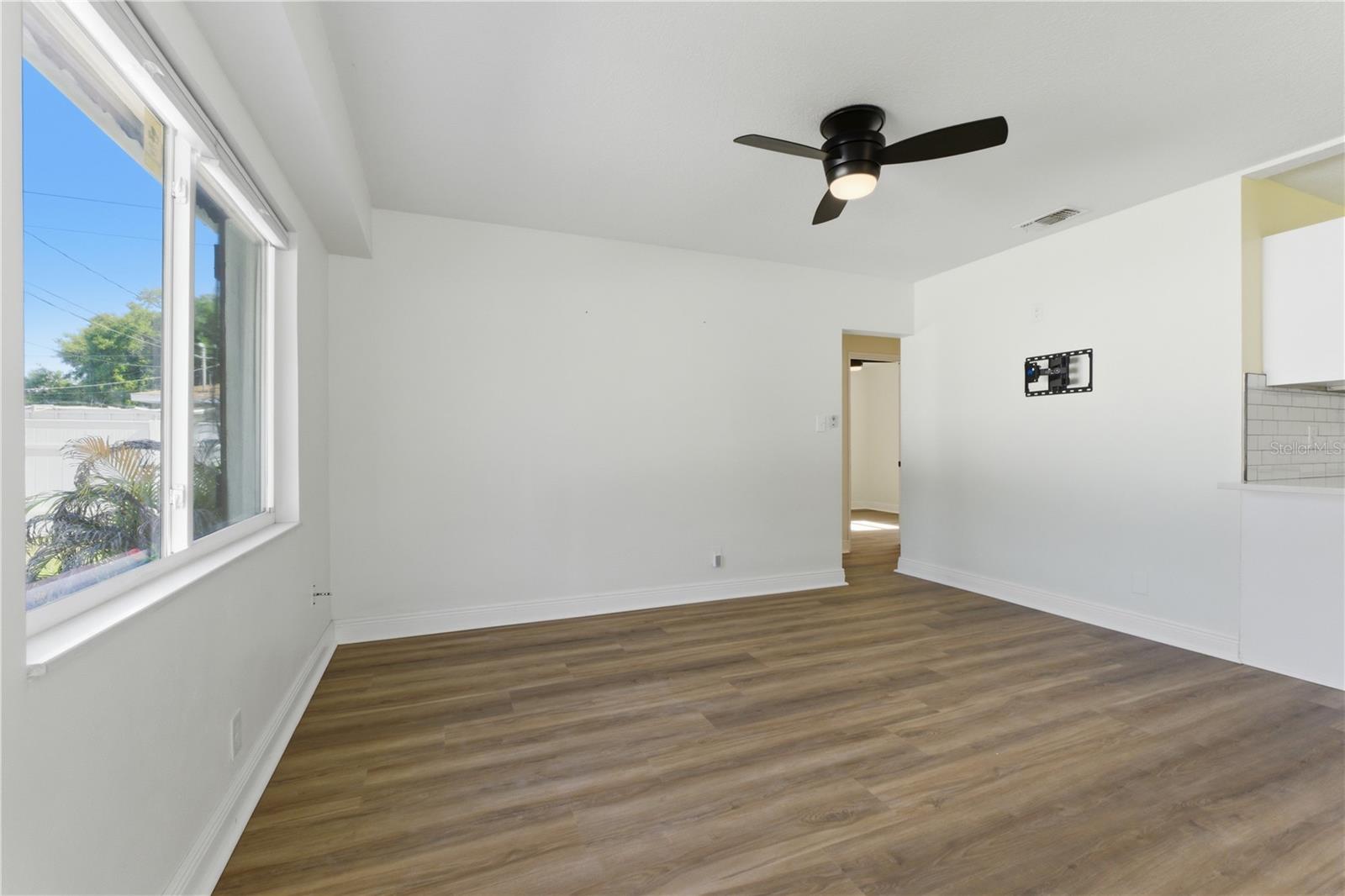 Image 8 of 23 For 7005 Duncan Avenue A