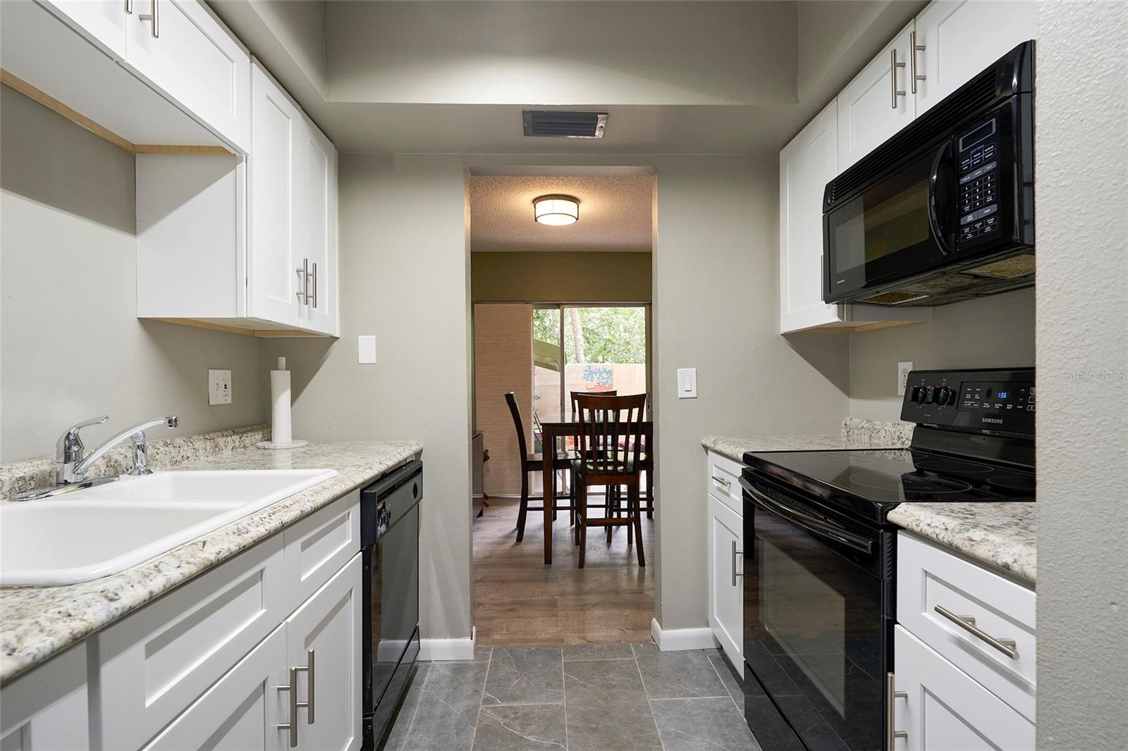 Image 11 of 26 For 11905 Lakemist Circle 74