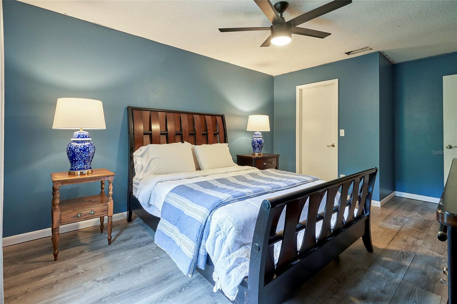 Image 16 of 26 For 11905 Lakemist Circle 74