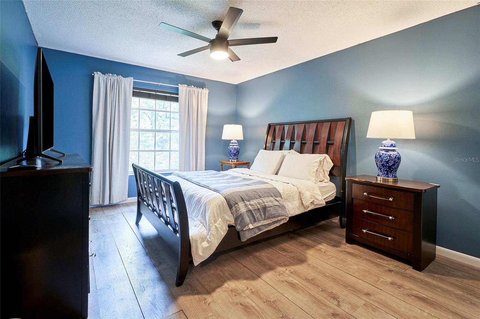Image 17 of 26 For 11905 Lakemist Circle 74