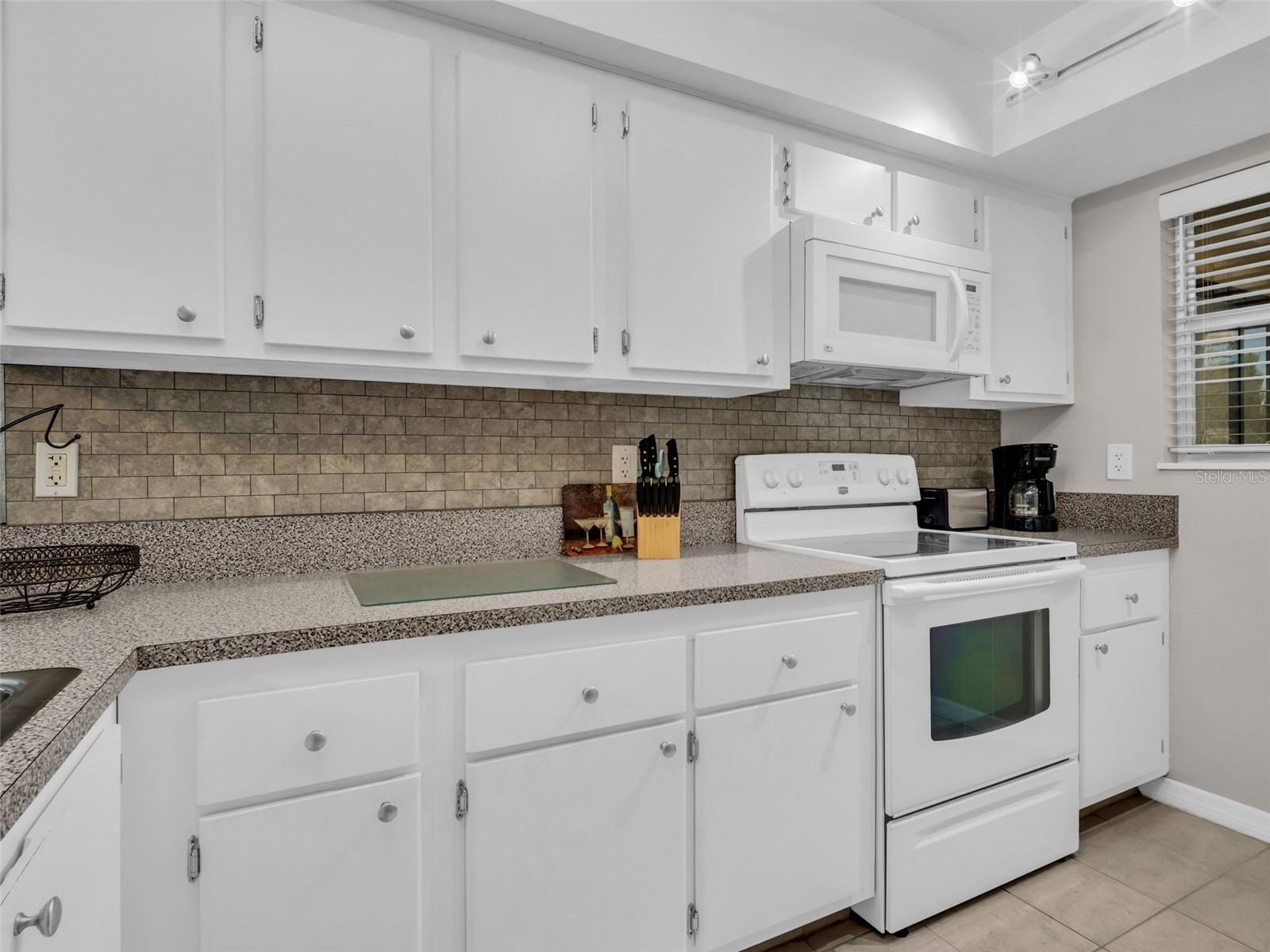 Image 15 of 61 For 608 Windrush Bay Drive 225