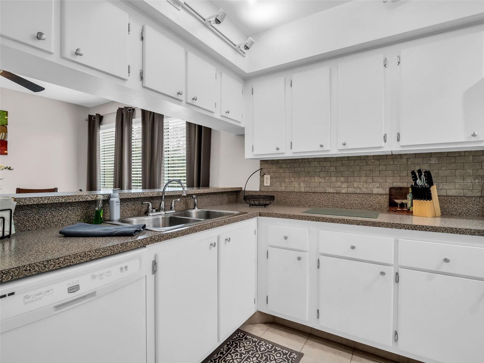 Image 16 of 61 For 608 Windrush Bay Drive 225