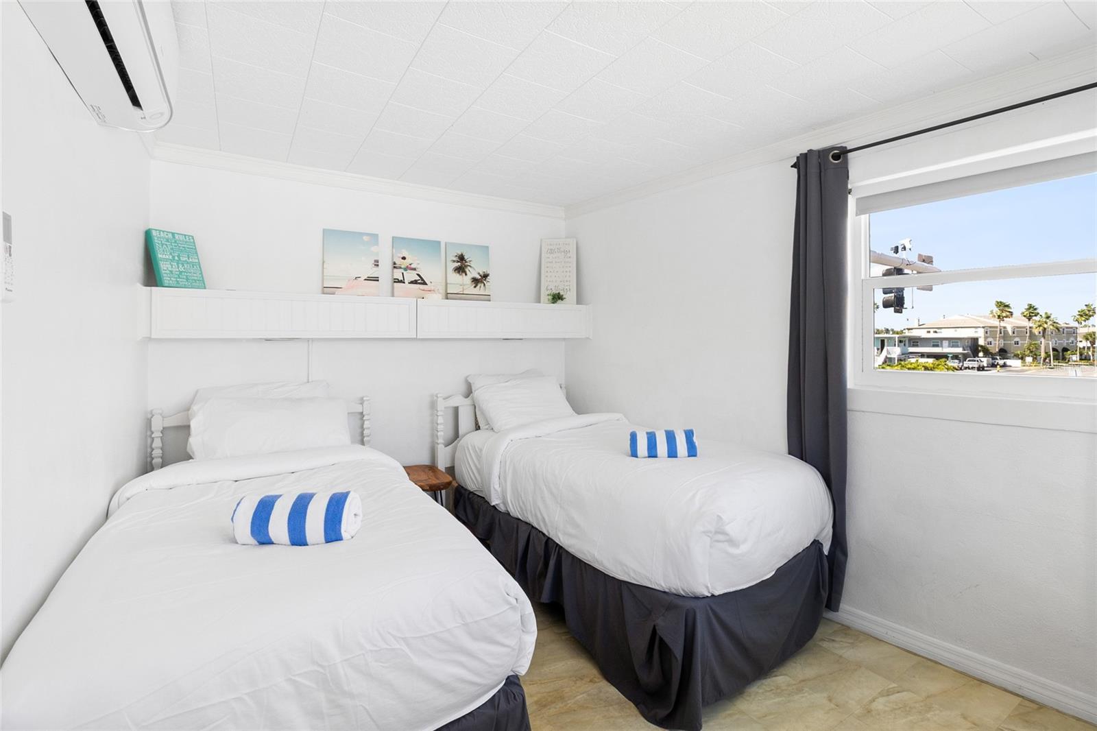 Image 21 of 38 For 11730 Gulf Boulevard 44