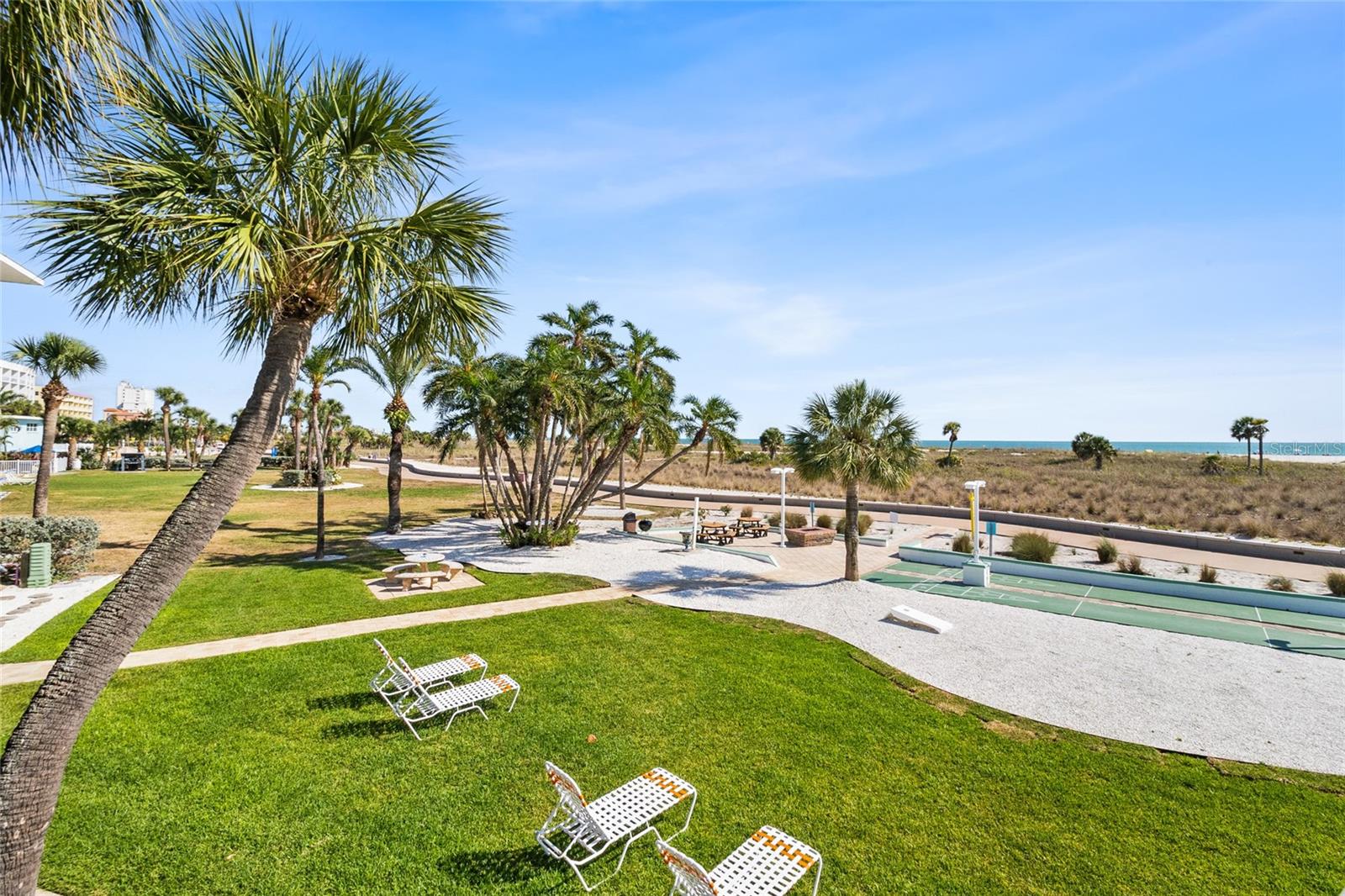 Image 26 of 38 For 11730 Gulf Boulevard 44