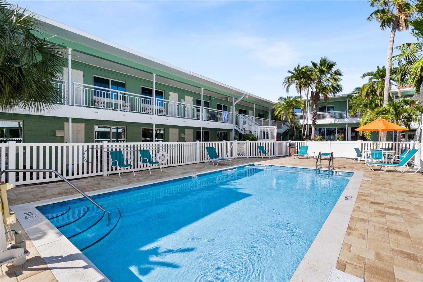 Image 27 of 38 For 11730 Gulf Boulevard 44