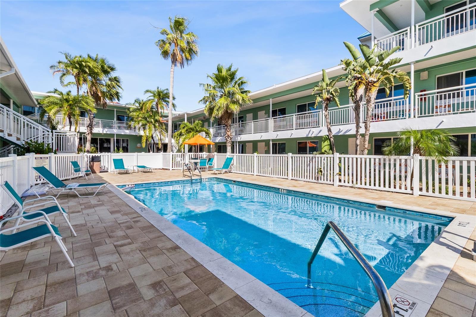 Image 28 of 38 For 11730 Gulf Boulevard 44