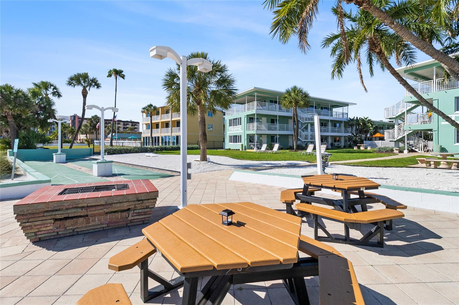 Image 31 of 38 For 11730 Gulf Boulevard 44