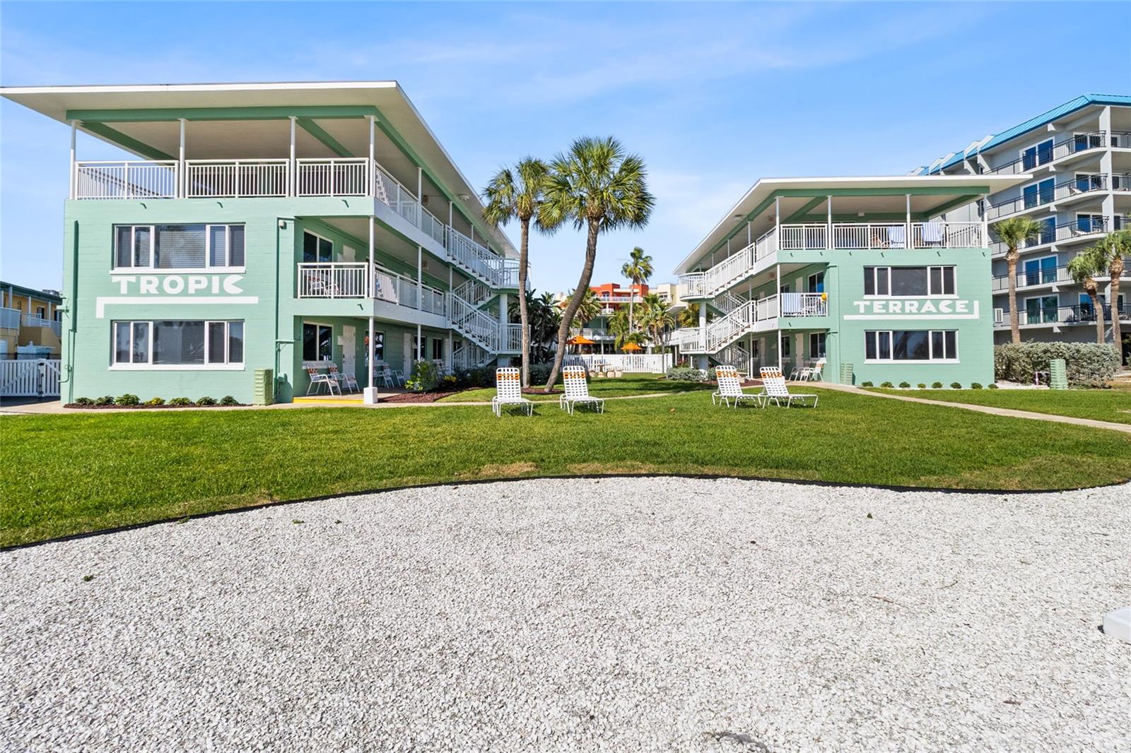 Image 33 of 38 For 11730 Gulf Boulevard 44