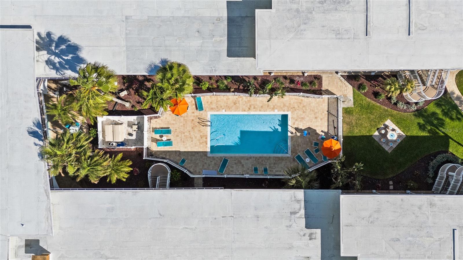 Image 34 of 38 For 11730 Gulf Boulevard 44