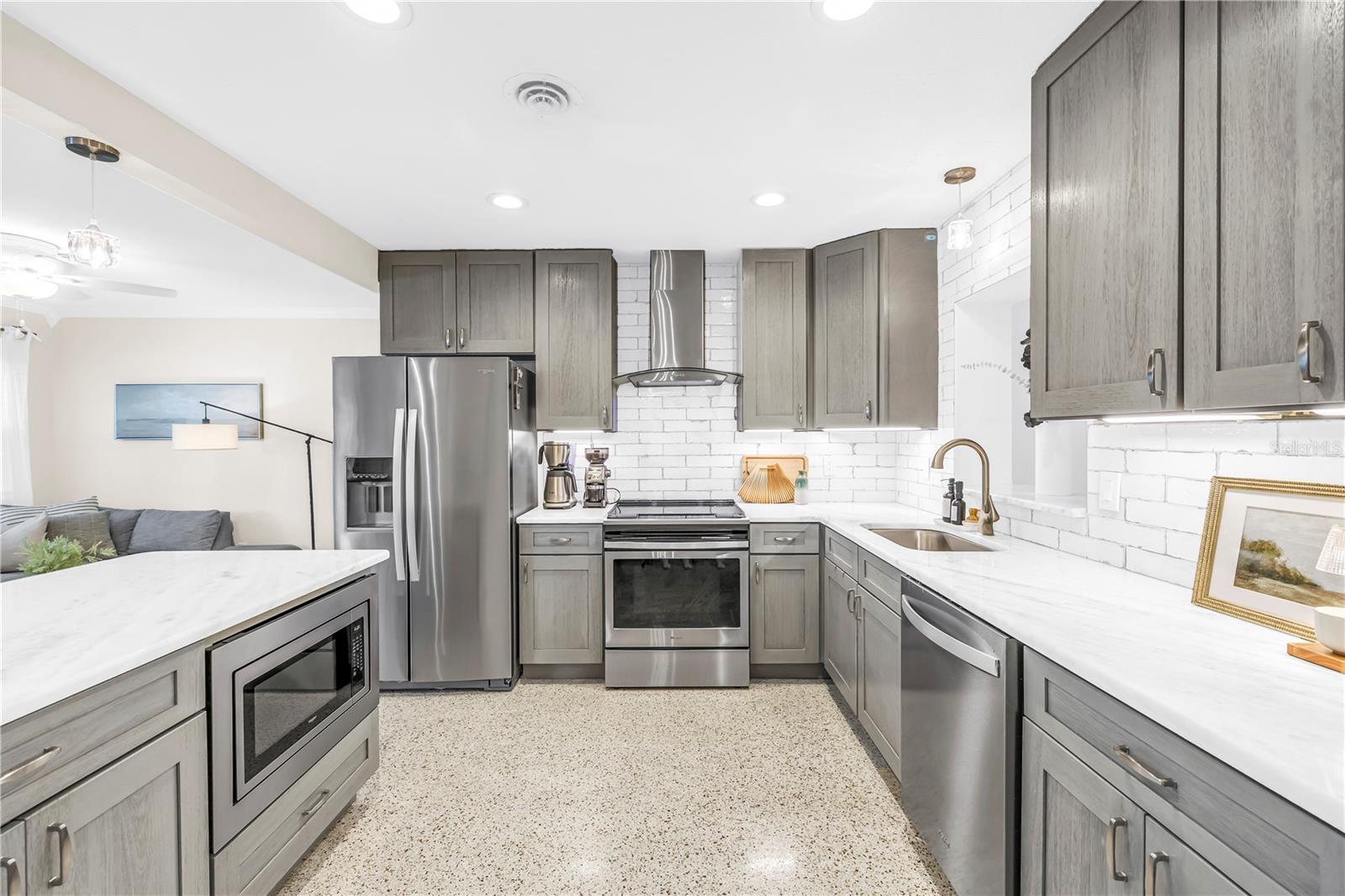 Image 19 of 92 For 4039 Alberca Way S