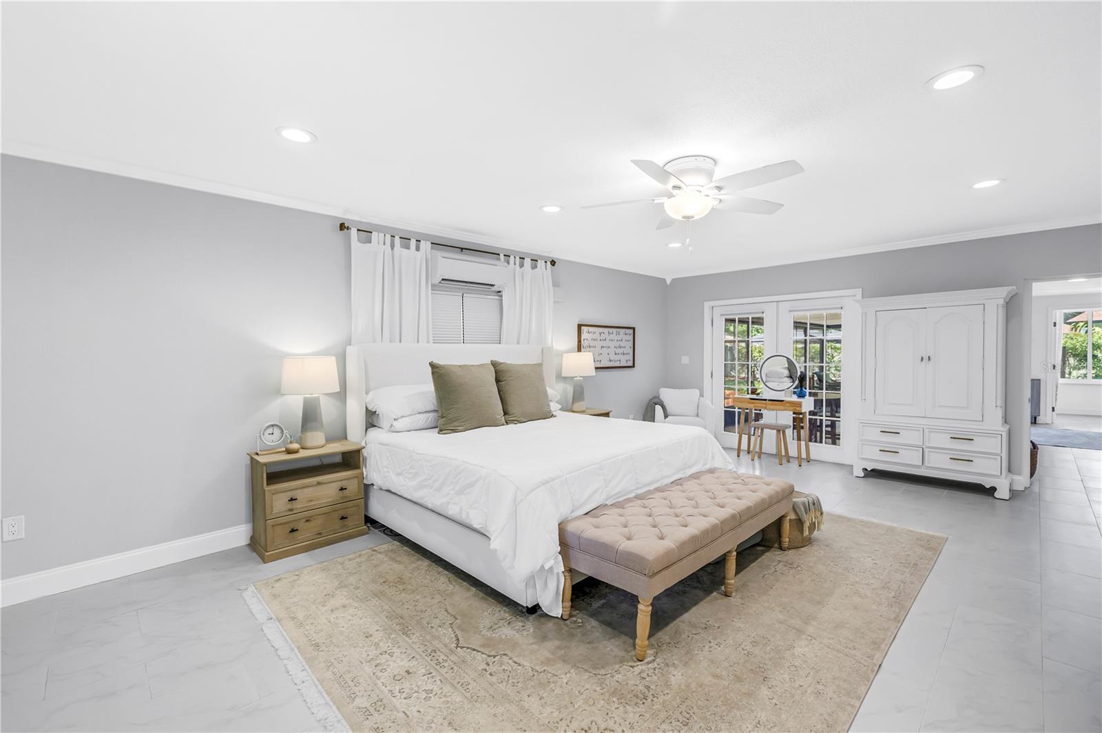 Image 31 of 92 For 4039 Alberca Way S