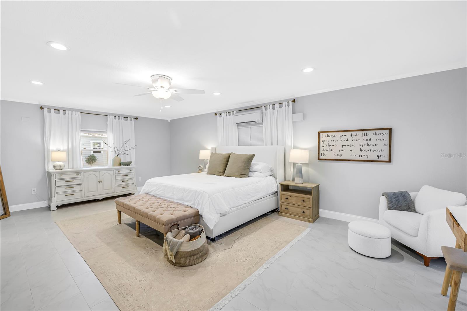 Image 32 of 92 For 4039 Alberca Way S