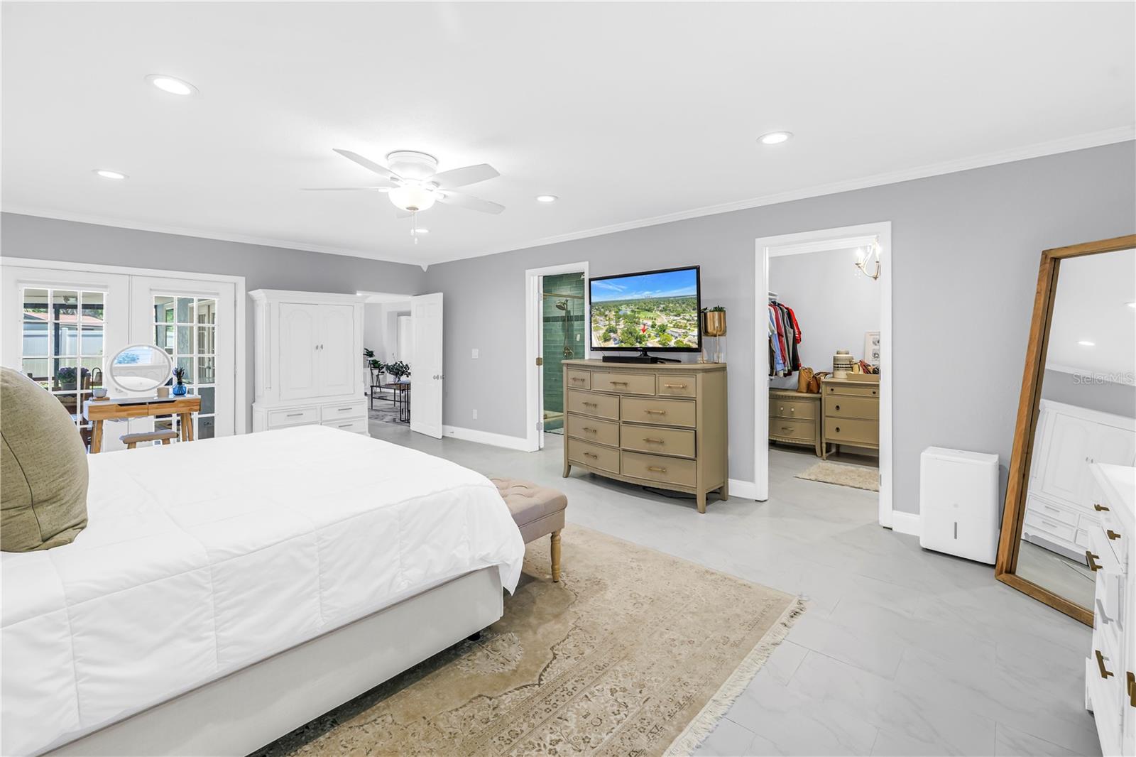 Image 34 of 92 For 4039 Alberca Way S