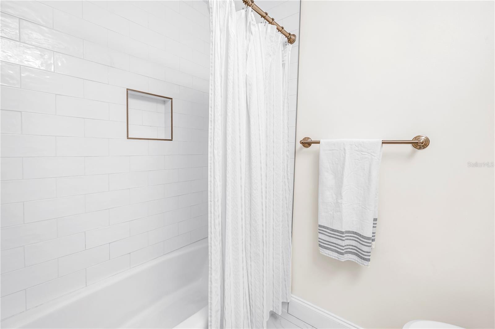 Image 42 of 92 For 4039 Alberca Way S