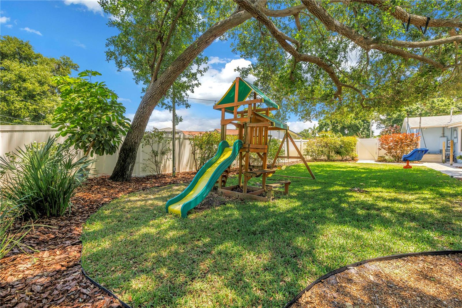 Image 74 of 92 For 4039 Alberca Way S
