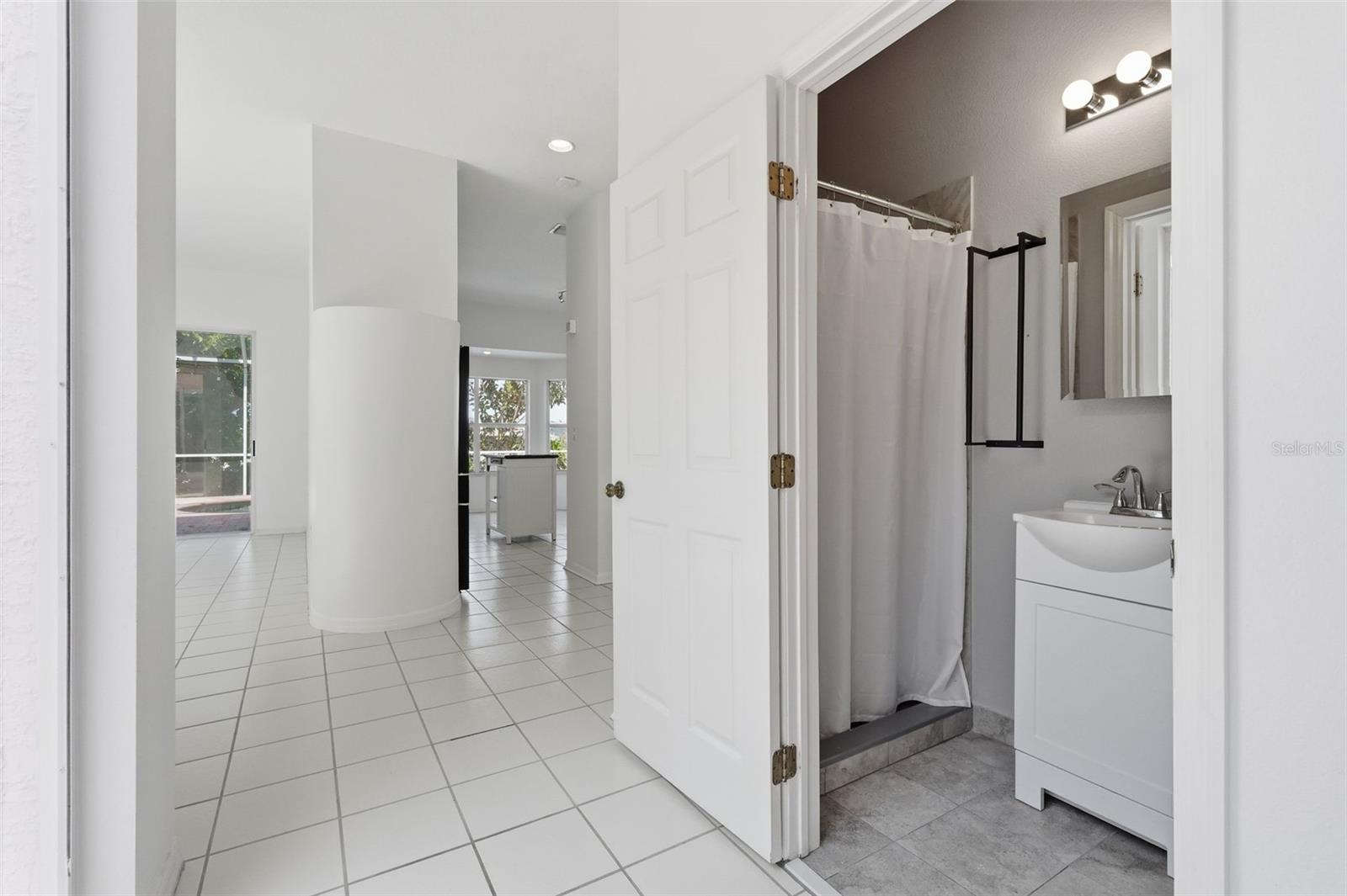 Listing photo id 10 for 10621 Hatteras Drive