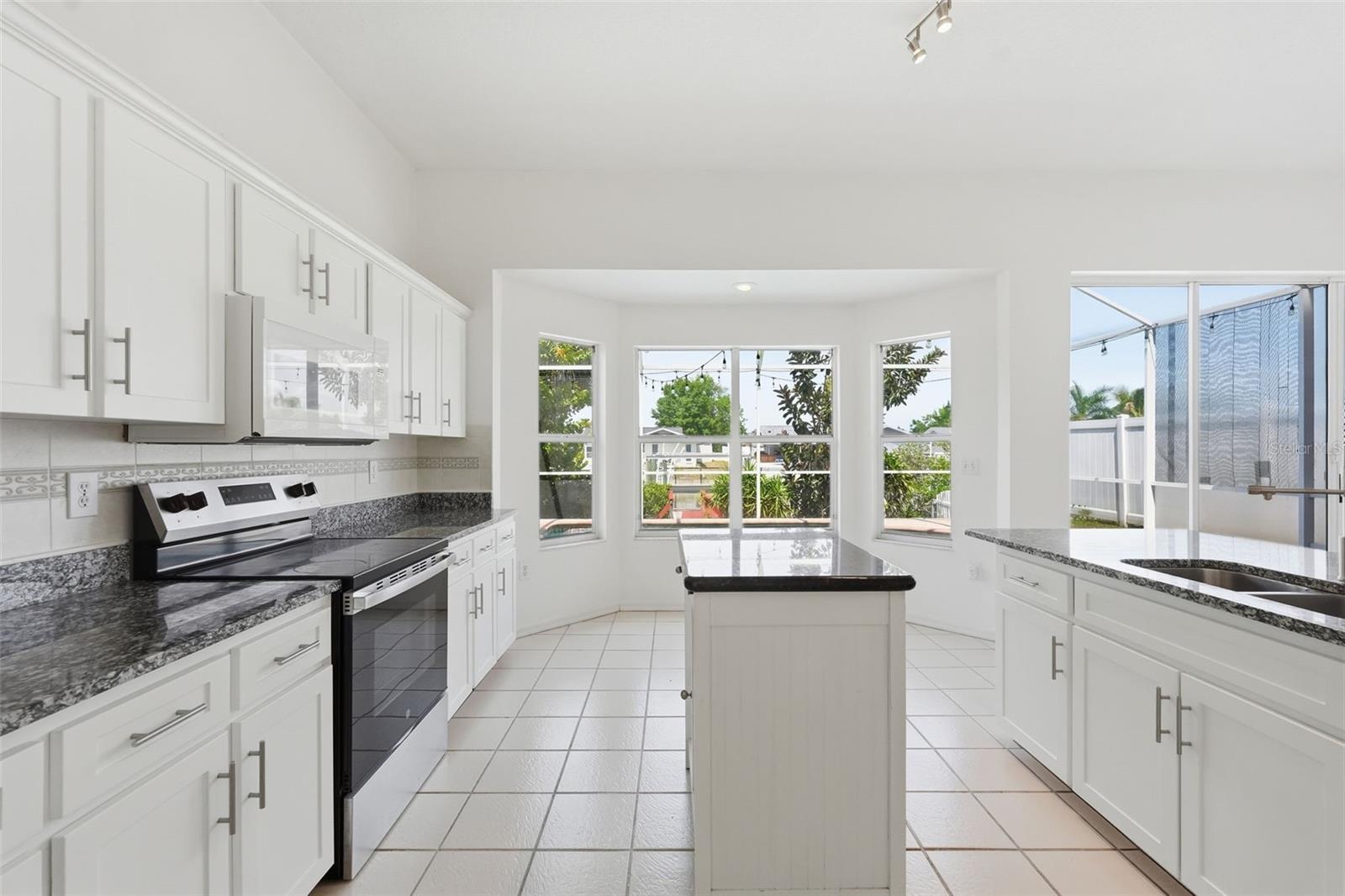 Listing photo id 15 for 10621 Hatteras Drive