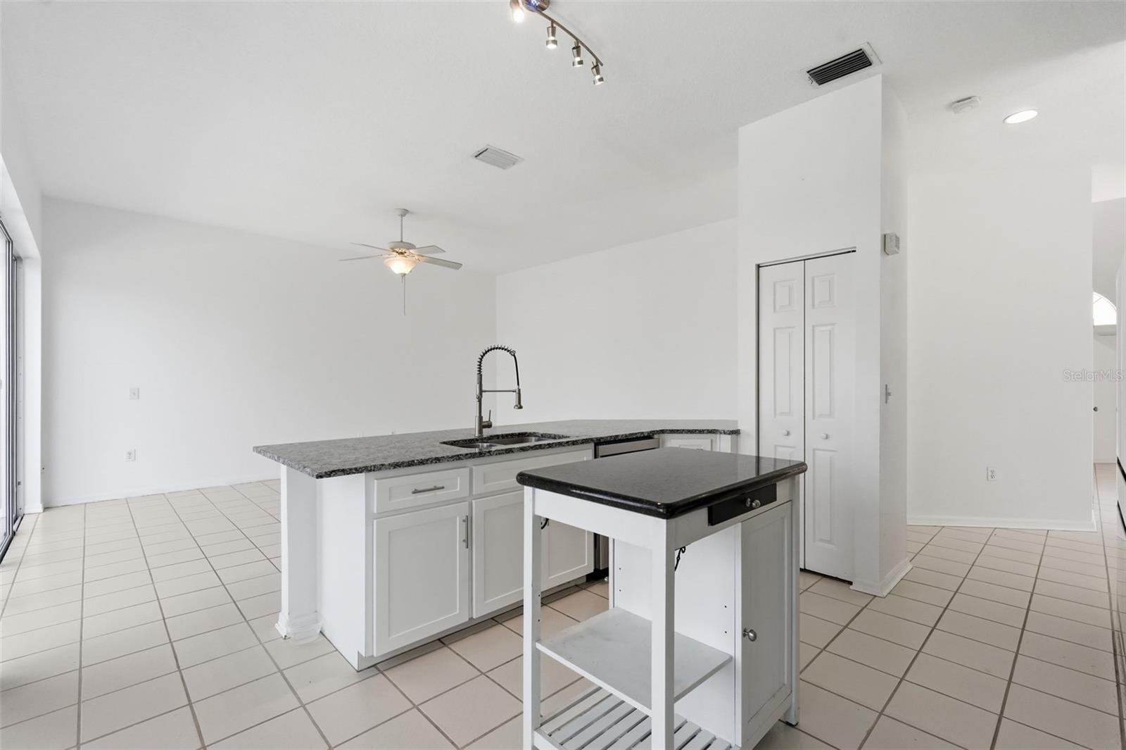 Listing photo id 17 for 10621 Hatteras Drive