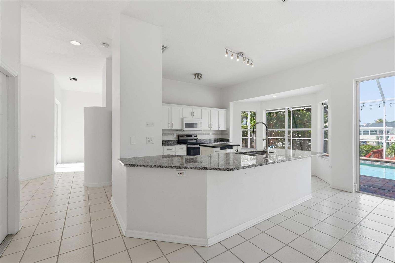 Listing photo id 19 for 10621 Hatteras Drive