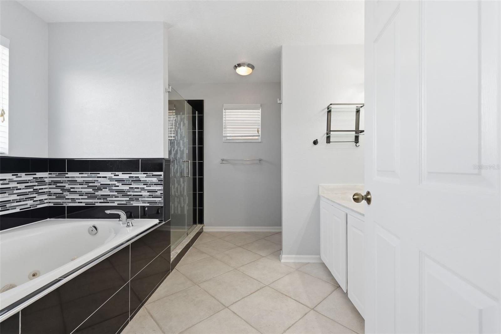 Listing photo id 30 for 10621 Hatteras Drive