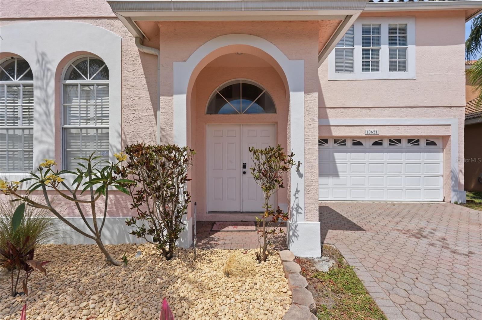 Listing photo id 2 for 10621 Hatteras Drive
