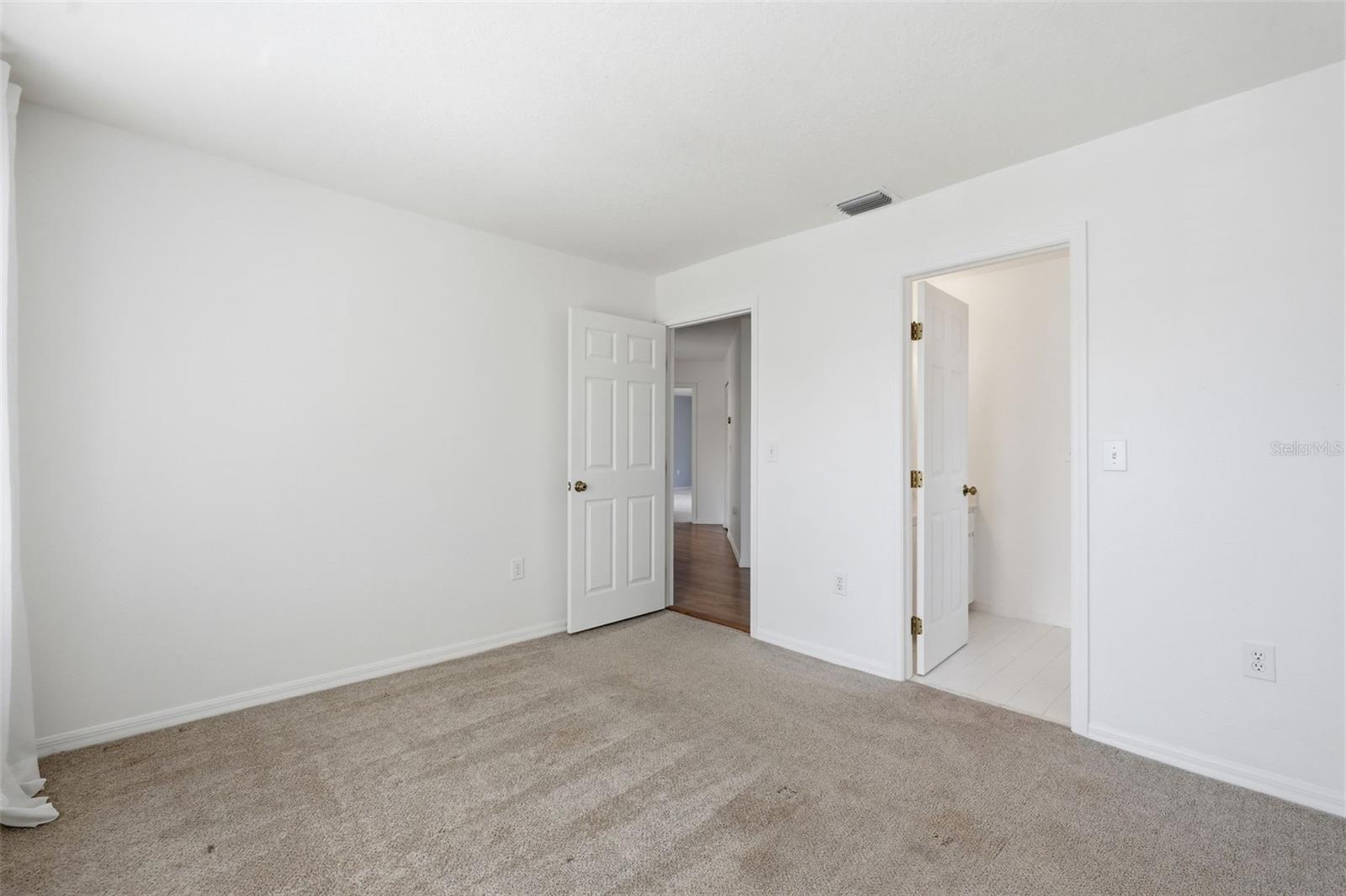 Listing photo id 39 for 10621 Hatteras Drive