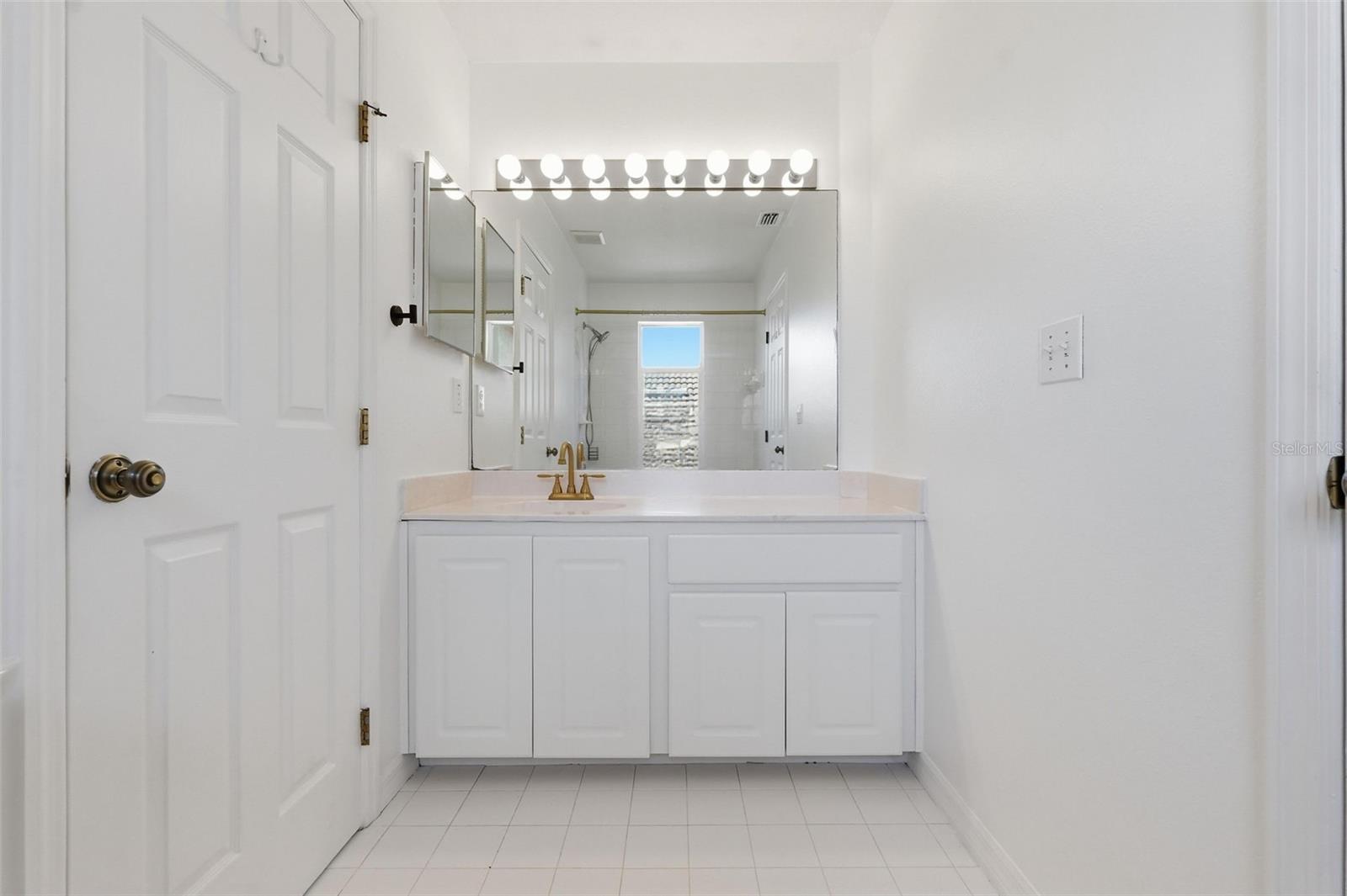 Listing photo id 40 for 10621 Hatteras Drive