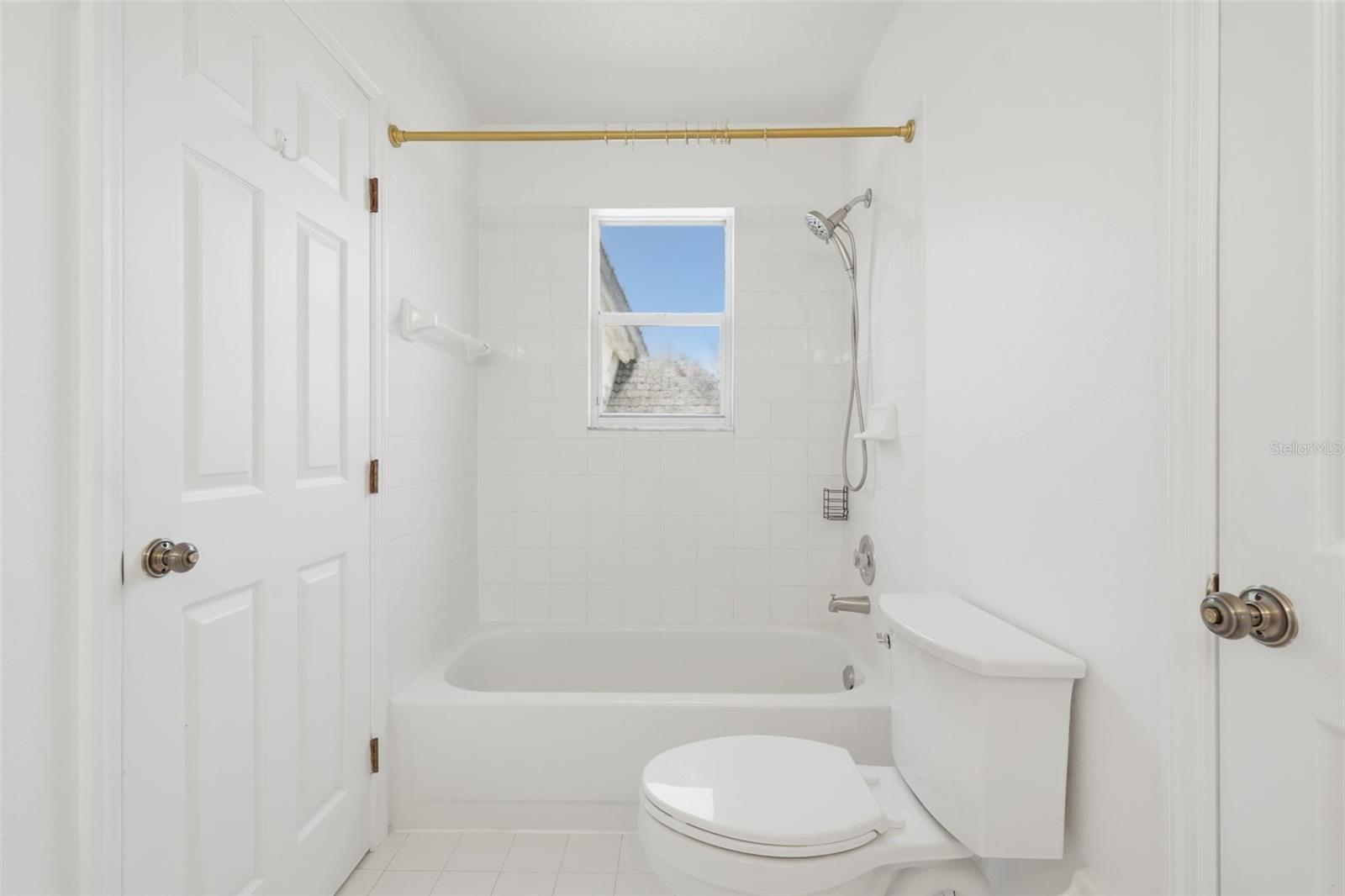 Listing photo id 41 for 10621 Hatteras Drive