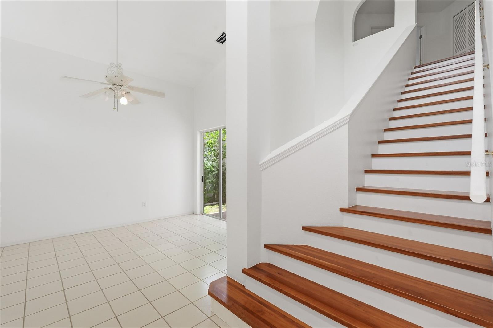 Listing photo id 4 for 10621 Hatteras Drive