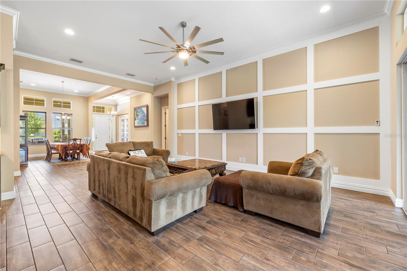 Listing photo id 9 for 16726 Courtyard Loop