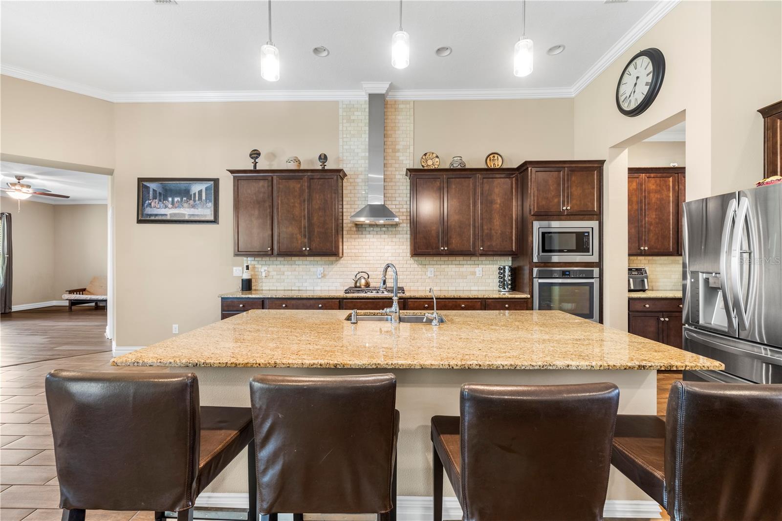 Listing photo id 10 for 16726 Courtyard Loop